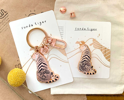 Tiger enamel Keychain +Pin Set Keychains