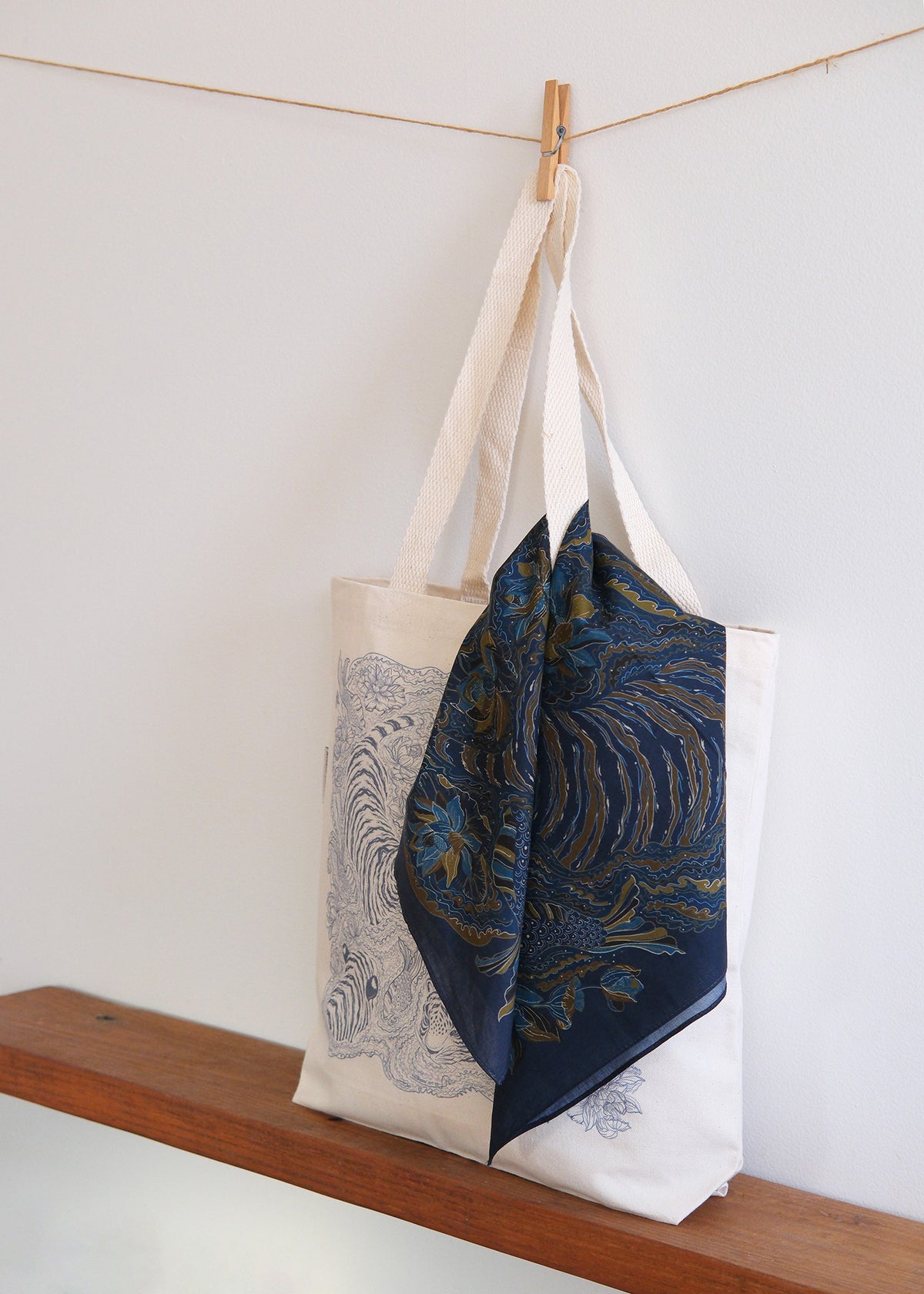 Tiger Art Tote Bag + Bandana Gift Set (Midnight)