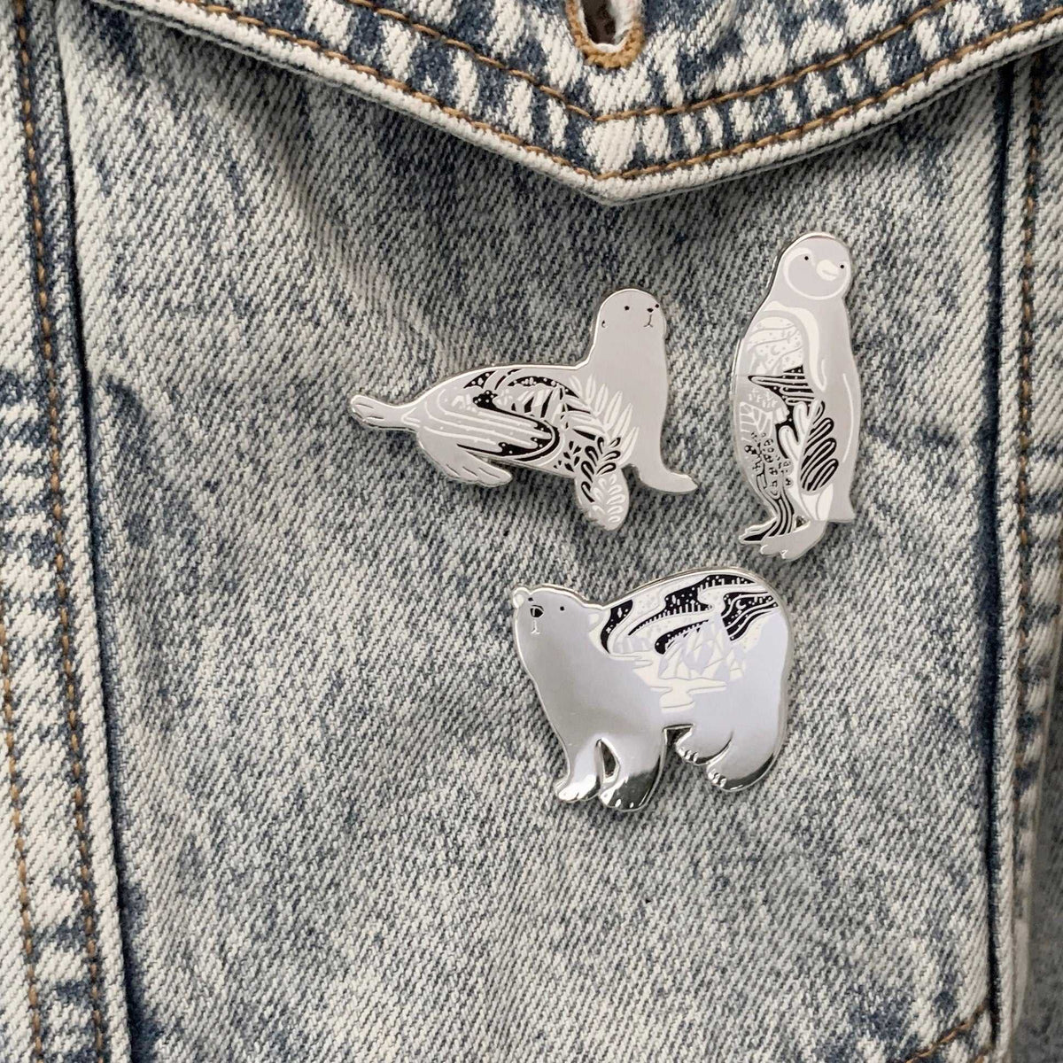 Penguin enamel pin (Galapagos Penguin) Brooches & Lapel Pins