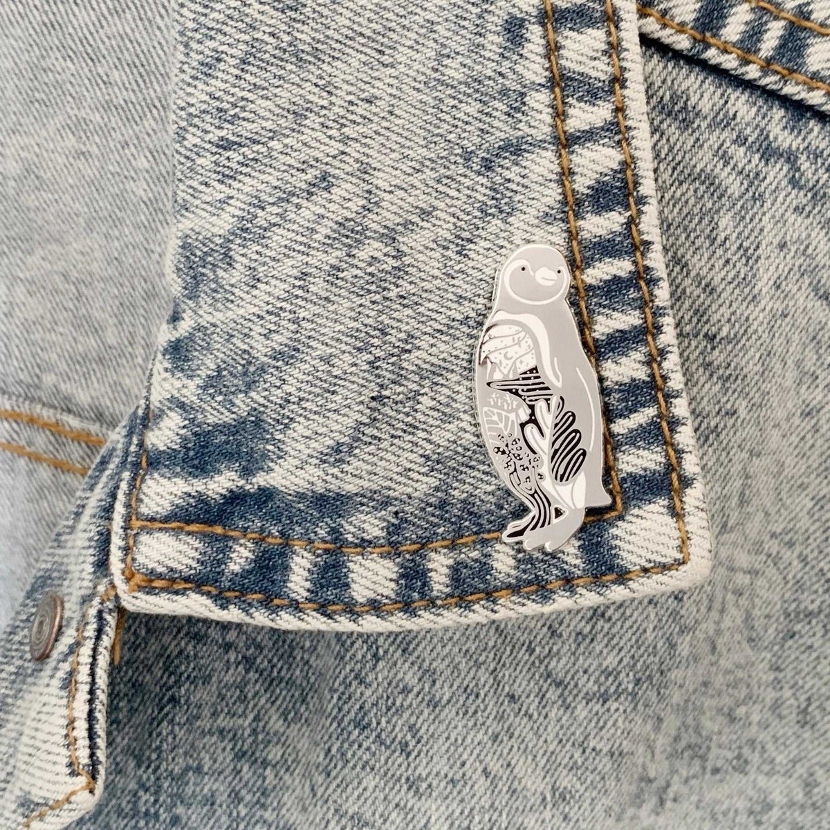 Penguin enamel pin (Galapagos Penguin) Brooches & Lapel Pins