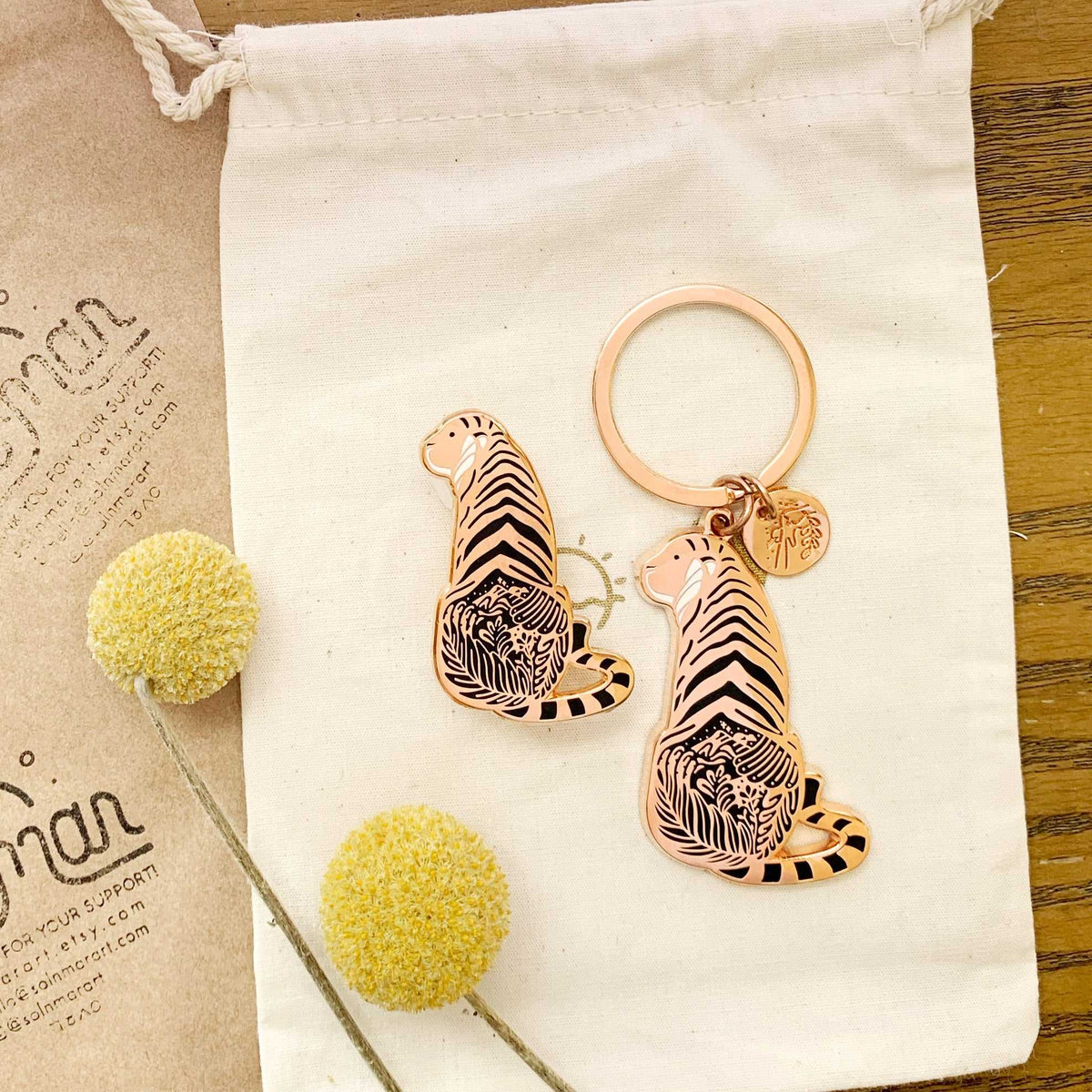 Tiger enamel Keychain +Pin Set Keychains